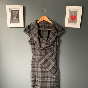 Le Château cap sleeved dress